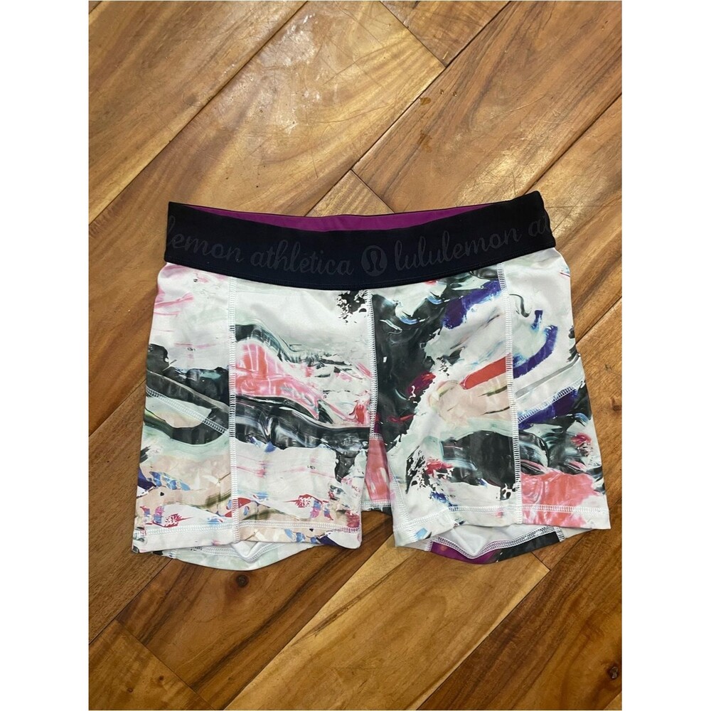 Lululemon Women’s What the Sport Short  Abstract Black Workout shorts size 6